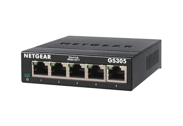 B4-gs305v3_32_tcm148-140445 NETGEAR 5-Port Gigabit Ethernet SOHO Unmanaged Switch - Fanless, Desktop/Wall Mount - GS305-300PES
