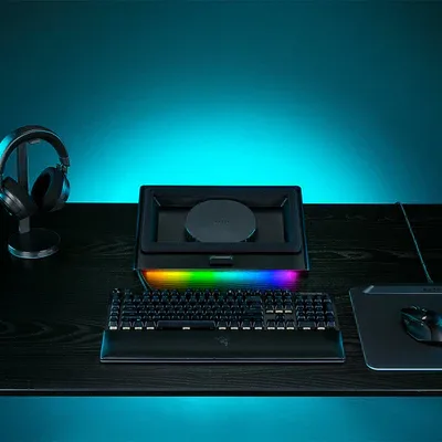 2-18 Razer Laptop Cooling Pad Smart Stand for 14 to 18 Inch Laptops with 140mm Fan and USB Hub - RC21-02300100-R3A1